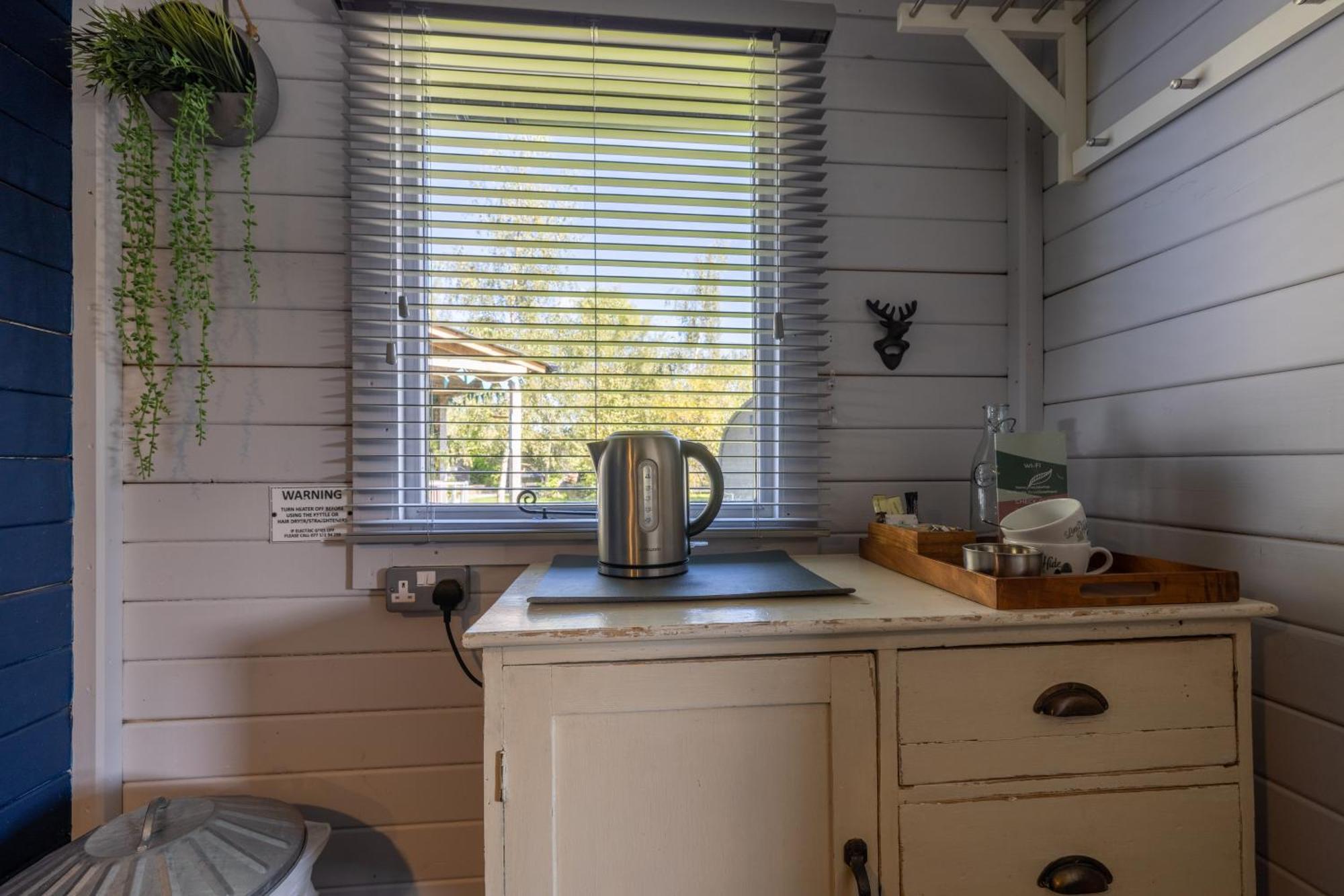 The Little Hide - Adult Only Camping Pods Wigginton  Exterior foto